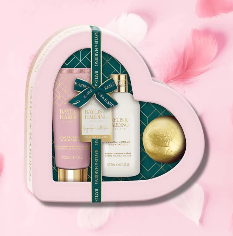 Baylis & Harding Jojoba, Vanilya ve Badem Yağı Lüks Banyo Hediye Seti - Vegan Dostu